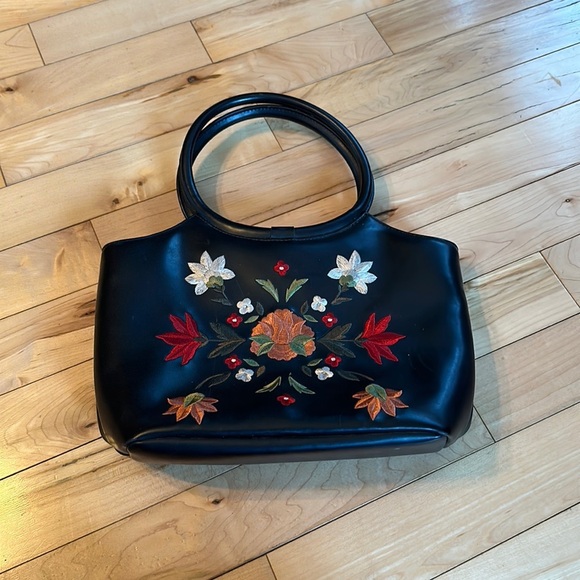 Relic Purse - Picture 1 of 8